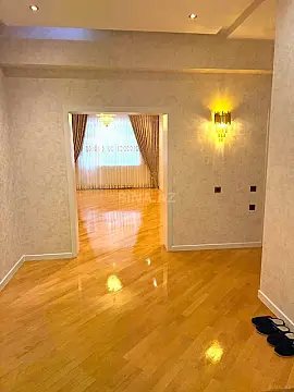 Satılır 3 otaqlı mənzil 140 m²