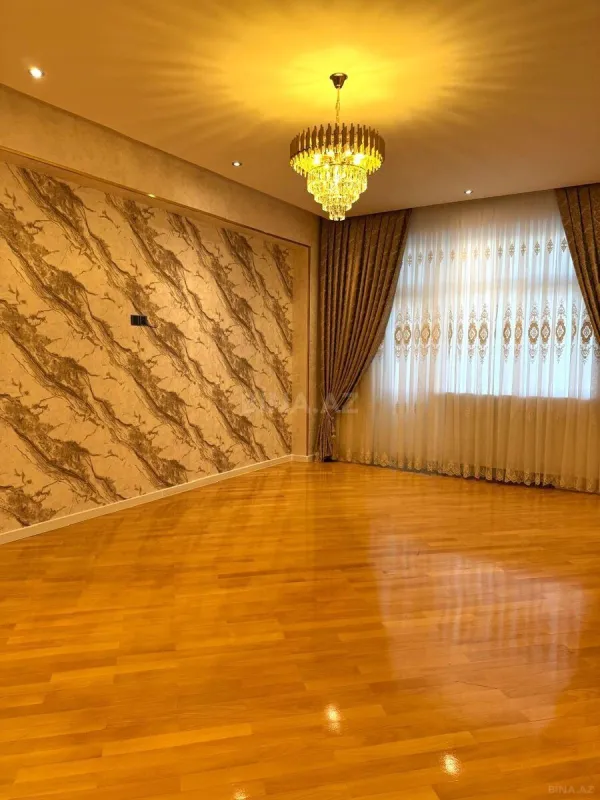 Satılır 3 otaqlı mənzil 140 m²