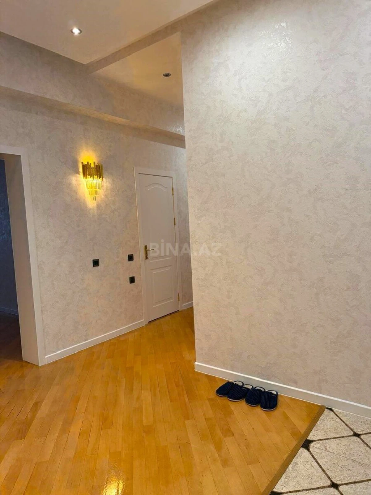 Satılır 3 otaqlı mənzil 140 m²