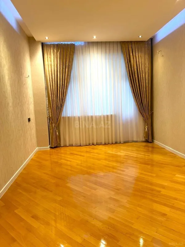 Satılır 3 otaqlı mənzil 140 m²