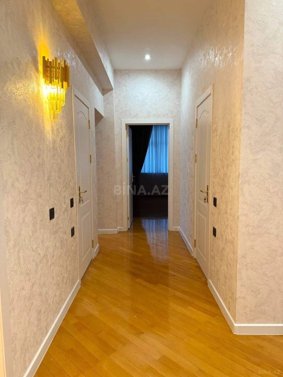 Satılır 3 otaqlı mənzil 140 m²