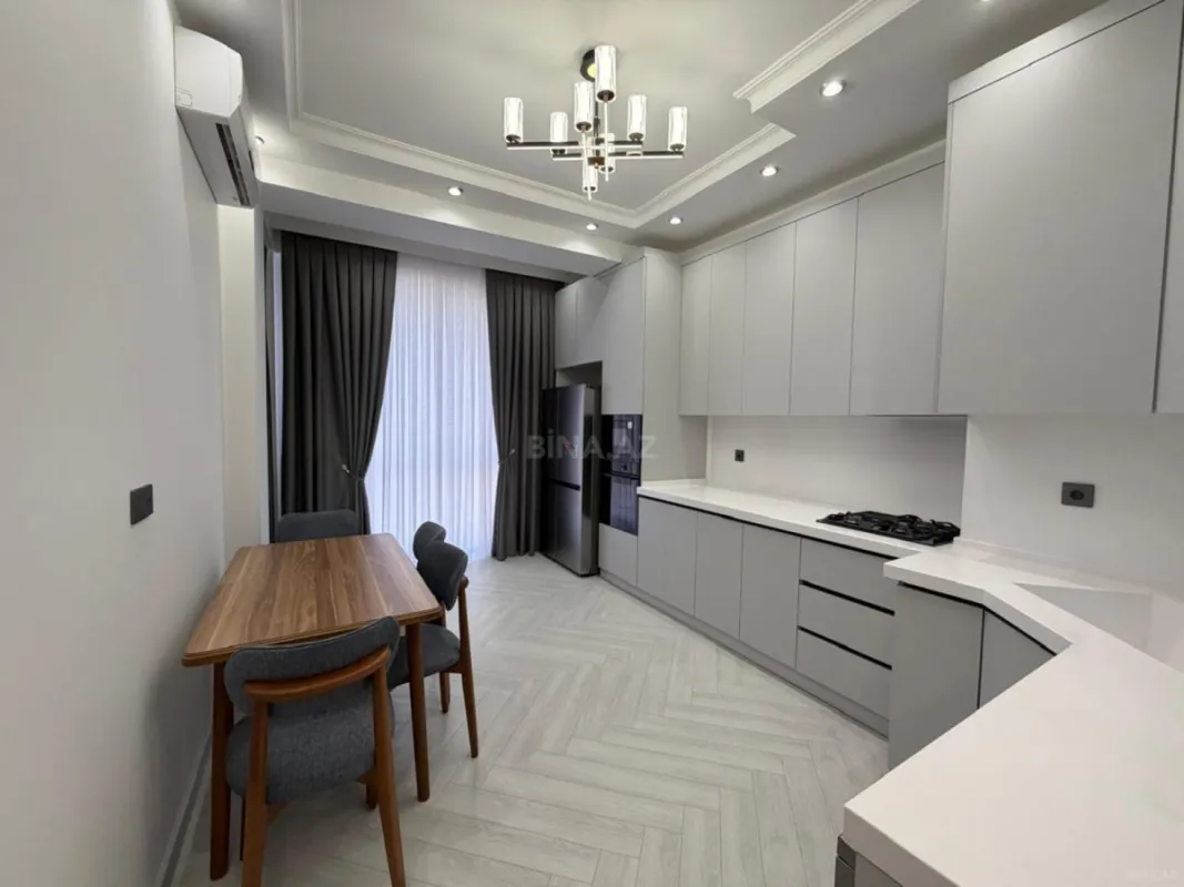 Kirayə verilir 3 otaqlı mənzil 140 m²