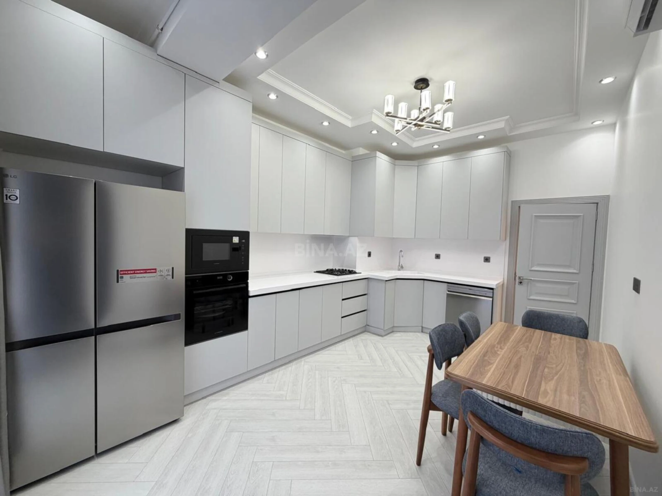 Kirayə verilir 3 otaqlı mənzil 140 m²