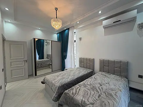 Kirayə verilir 3 otaqlı mənzil 140 m²