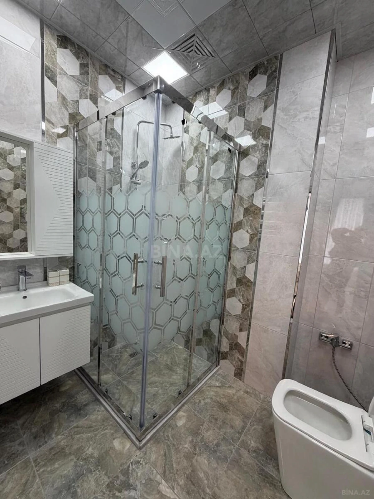 Kirayə verilir 3 otaqlı mənzil 140 m²