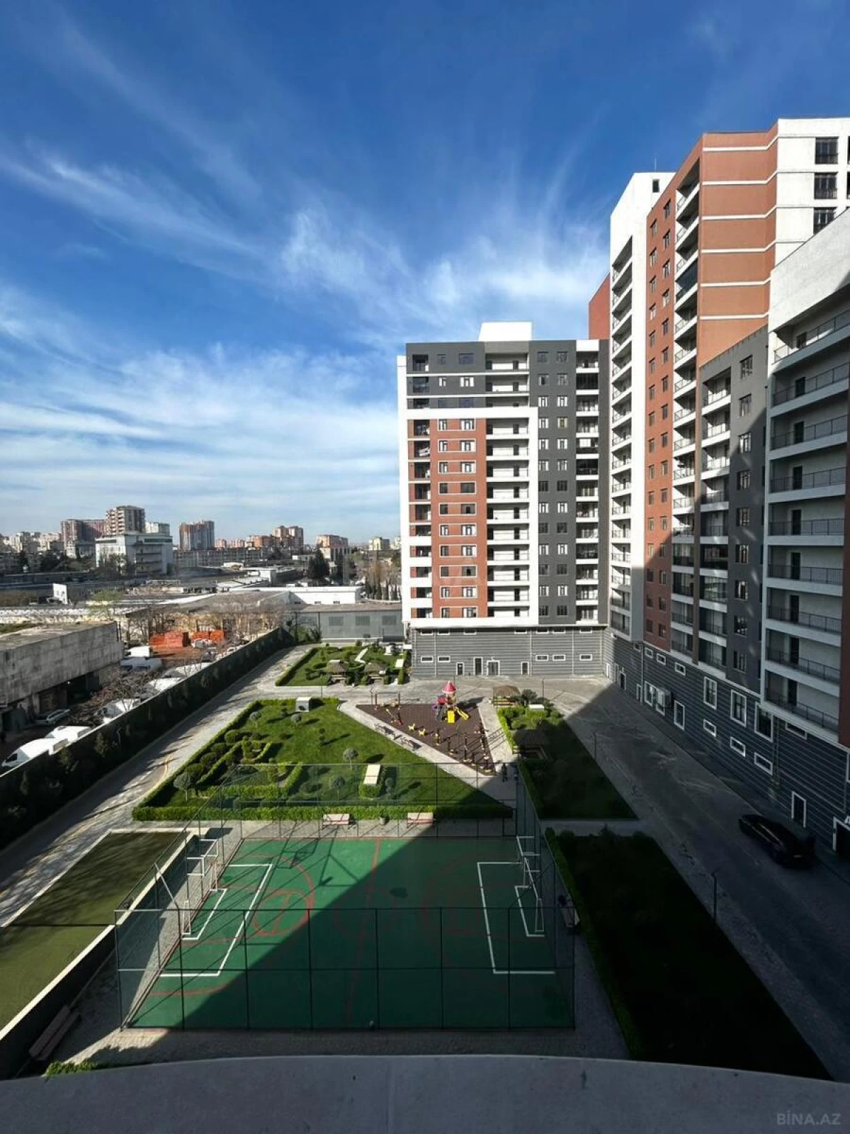 Satılır 3 otaqlı mənzil 125 m²
