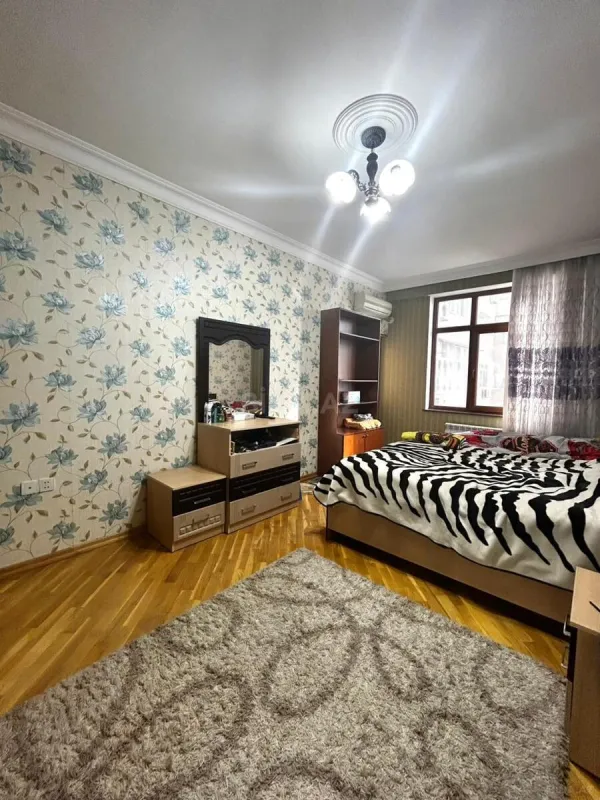 Satılır 3 otaqlı mənzil 125 m²
