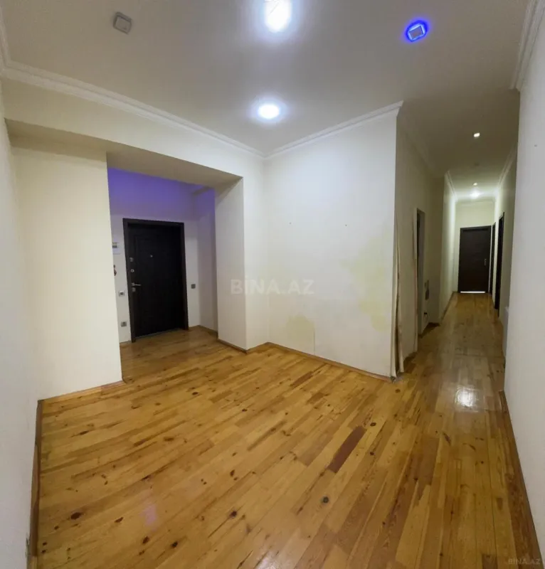 Satılır 3 otaqlı mənzil 110 m²