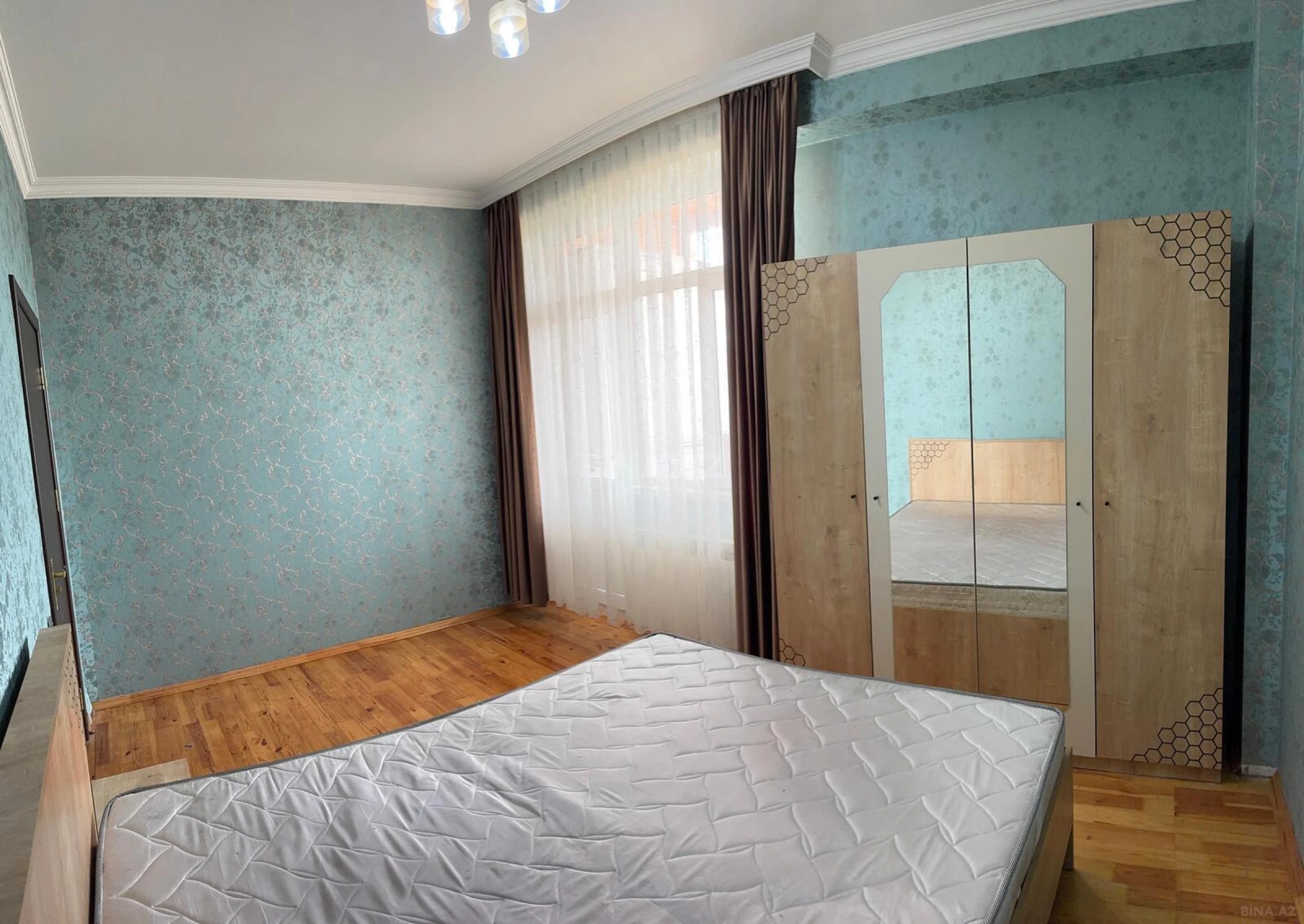 Satılır 3 otaqlı mənzil 110 m²