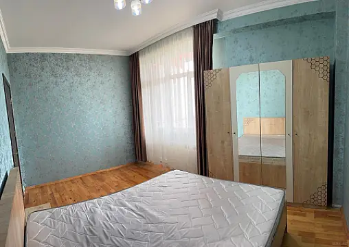 Satılır 3 otaqlı mənzil 110 m²