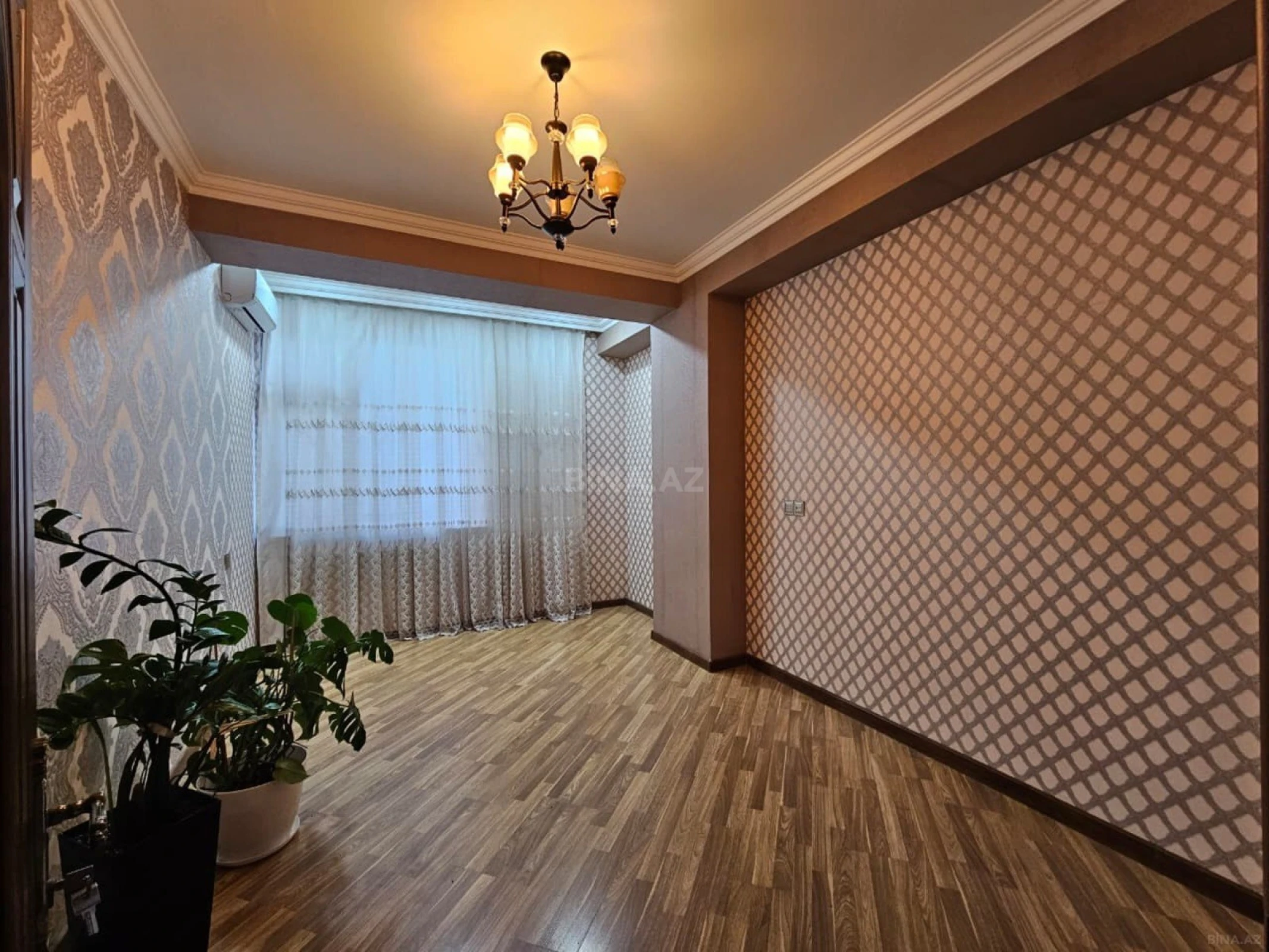 Satılır 3 otaqlı mənzil 105 m²