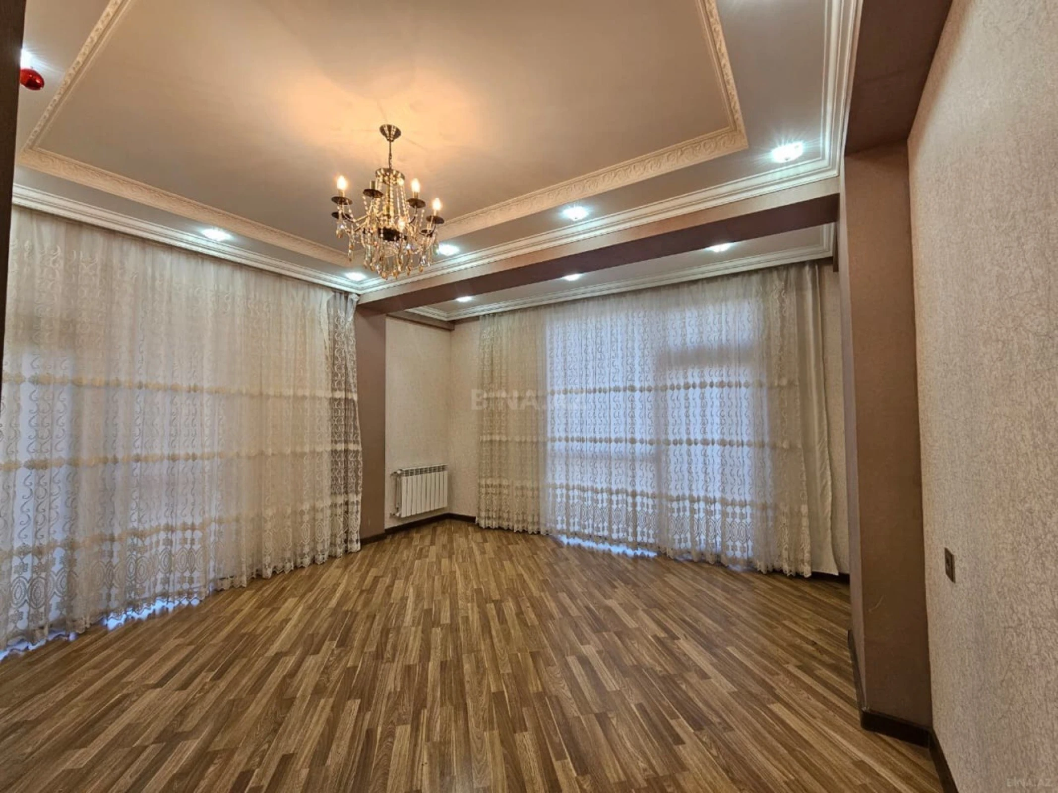 Satılır 3 otaqlı mənzil 105 m²