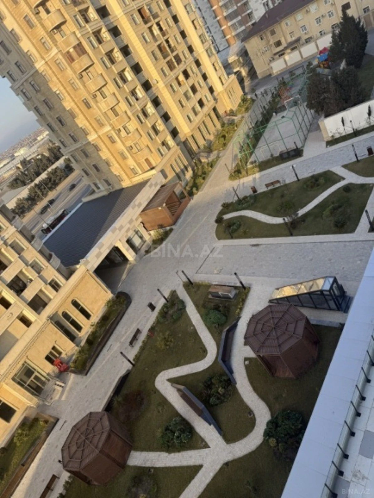Satılır 2 otaqlı mənzil 107 m²