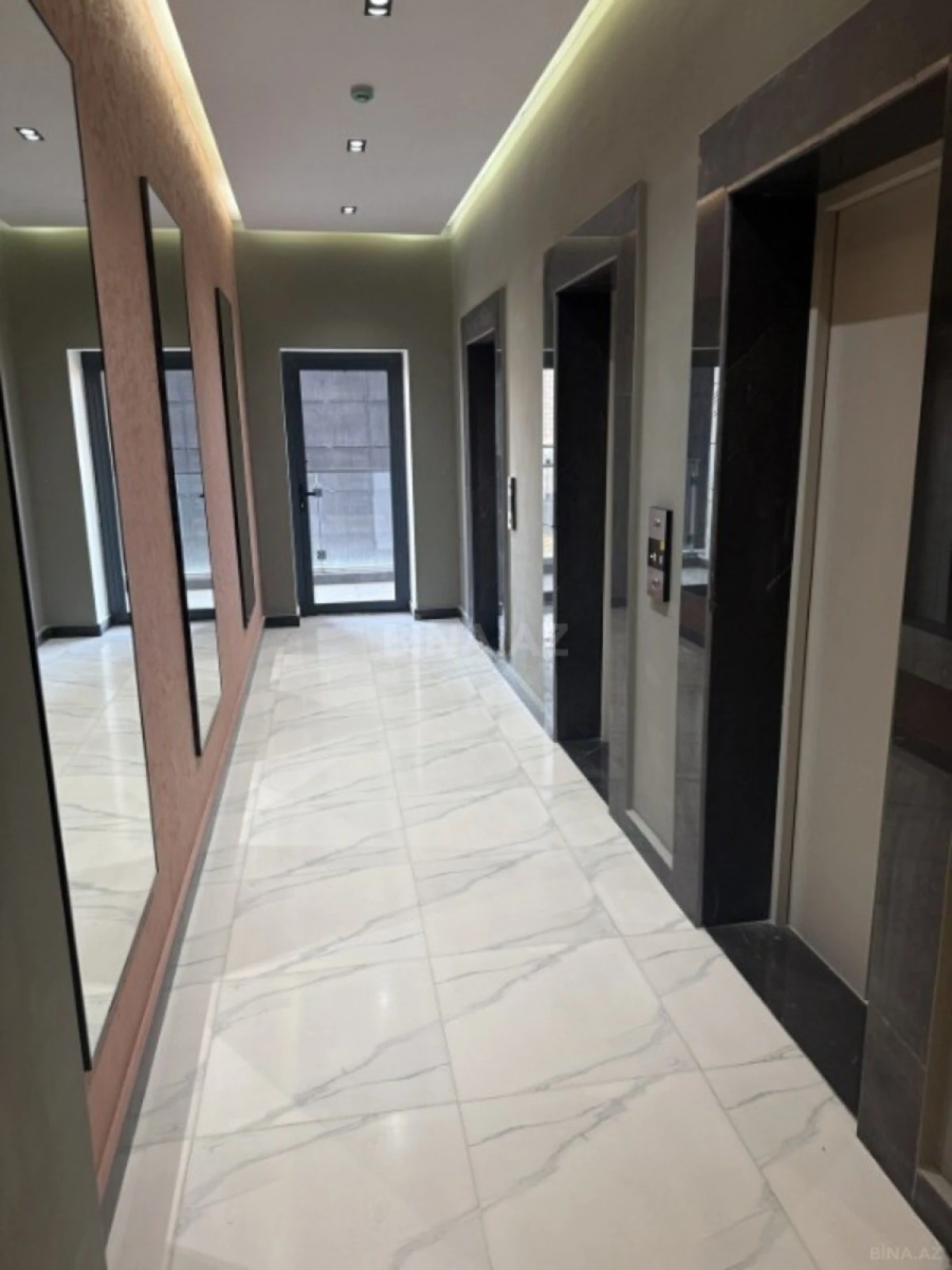 Satılır 2 otaqlı mənzil 107 m²