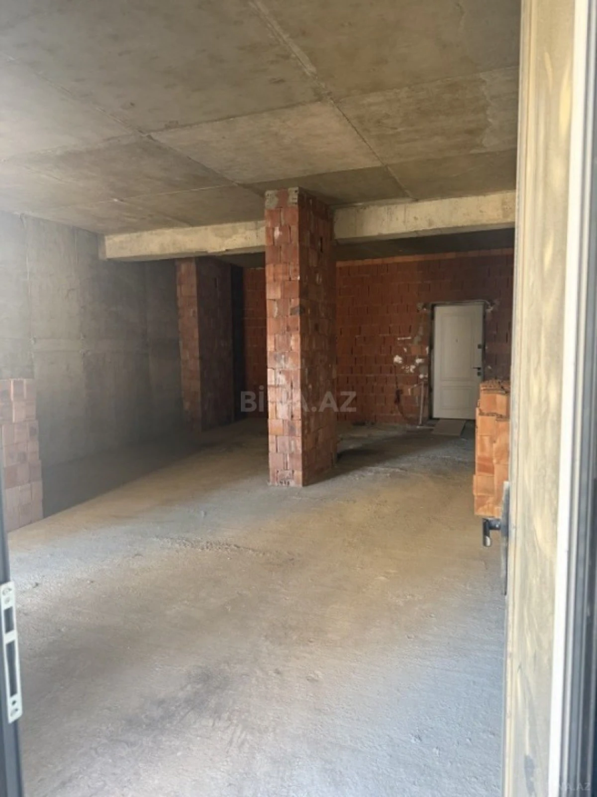 Satılır 2 otaqlı mənzil 107 m²