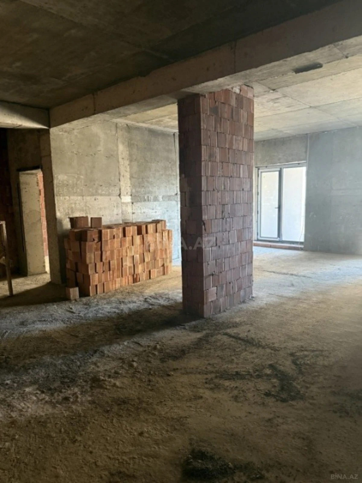 Satılır 2 otaqlı mənzil 107 m²