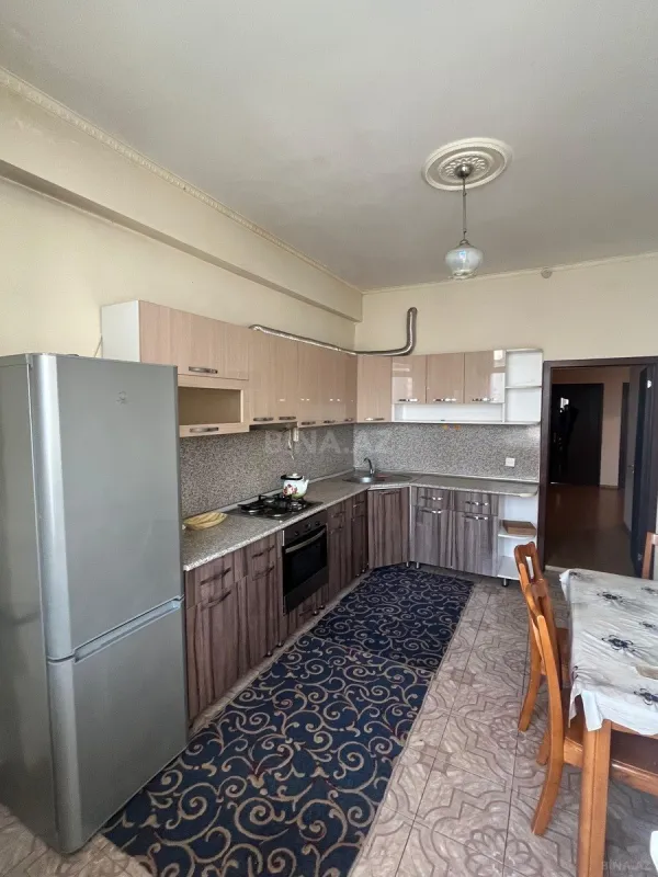 Kirayə verilir 3 otaqlı mənzil 130 m²