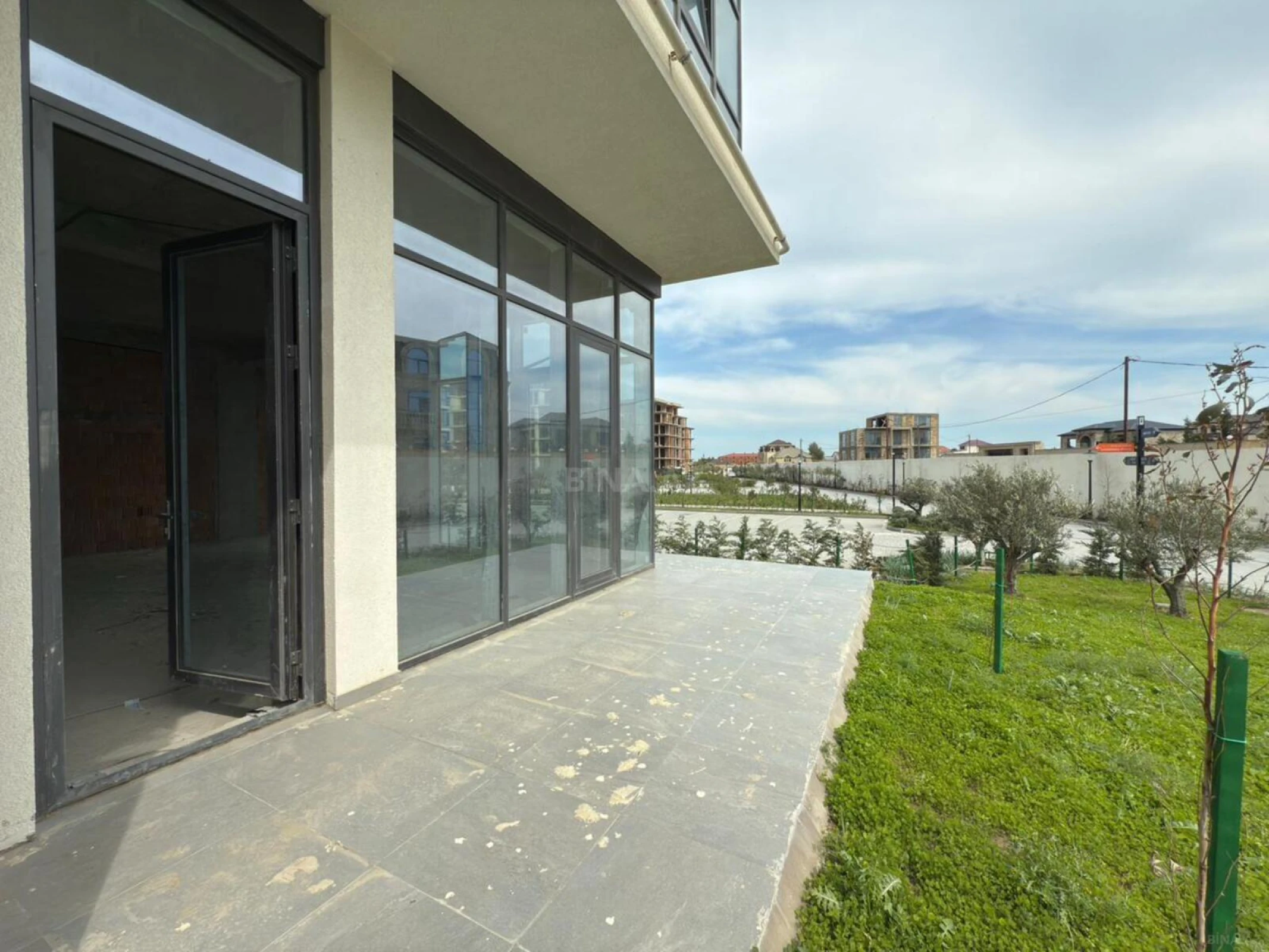 Satılır 3 otaqlı mənzil 117 m²