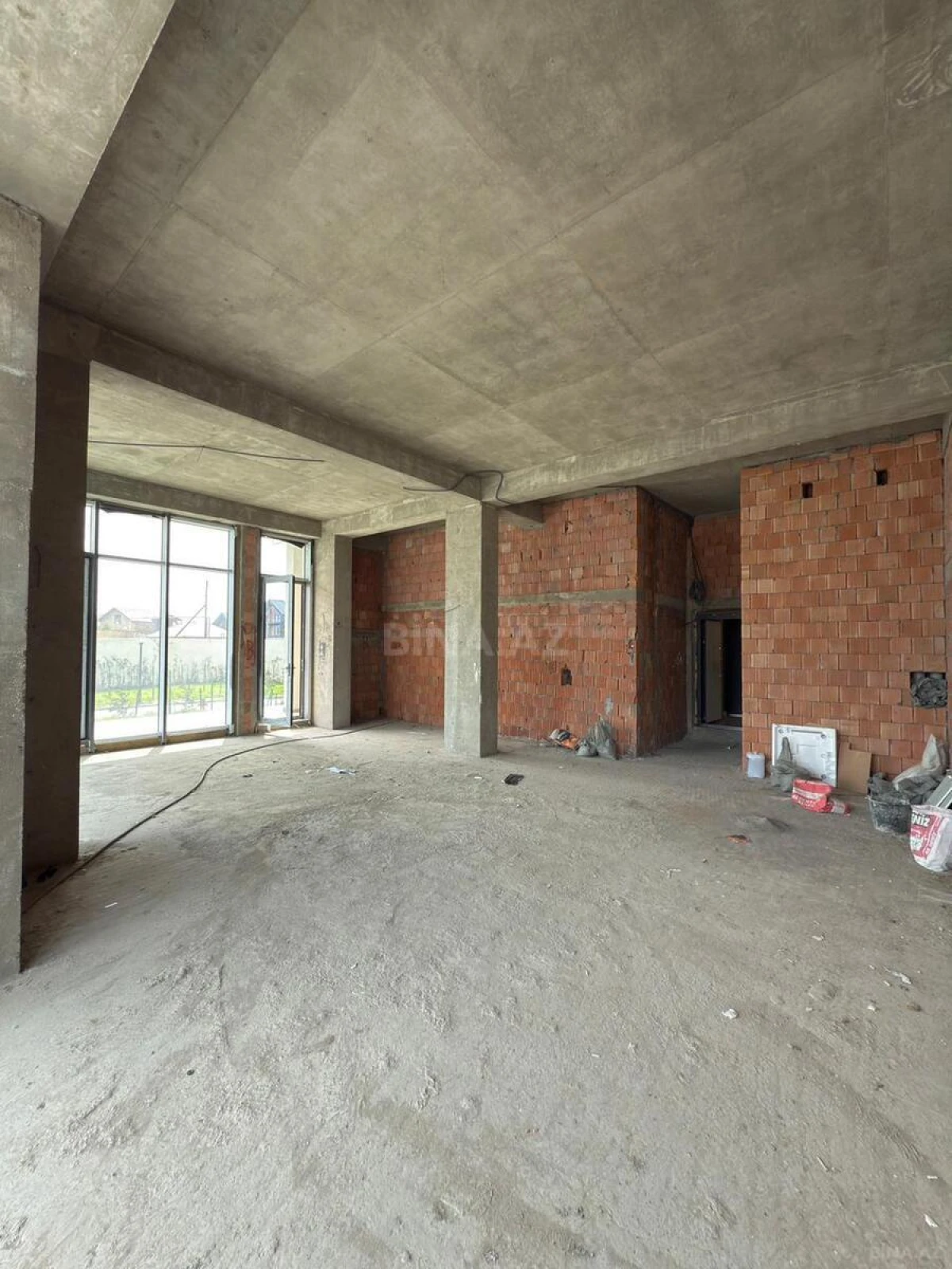 Satılır 3 otaqlı mənzil 117 m²