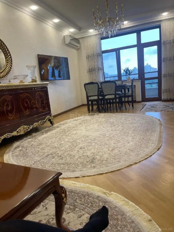 Satılır 3 otaqlı mənzil 101 m²