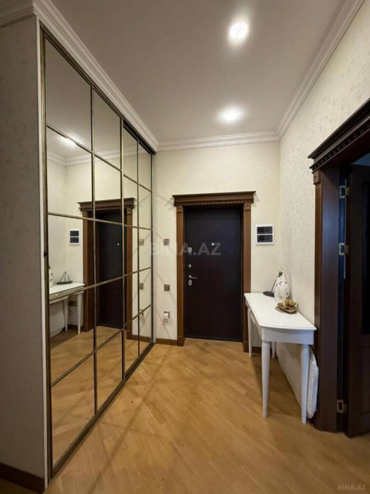 Satılır 3 otaqlı mənzil 101 m²