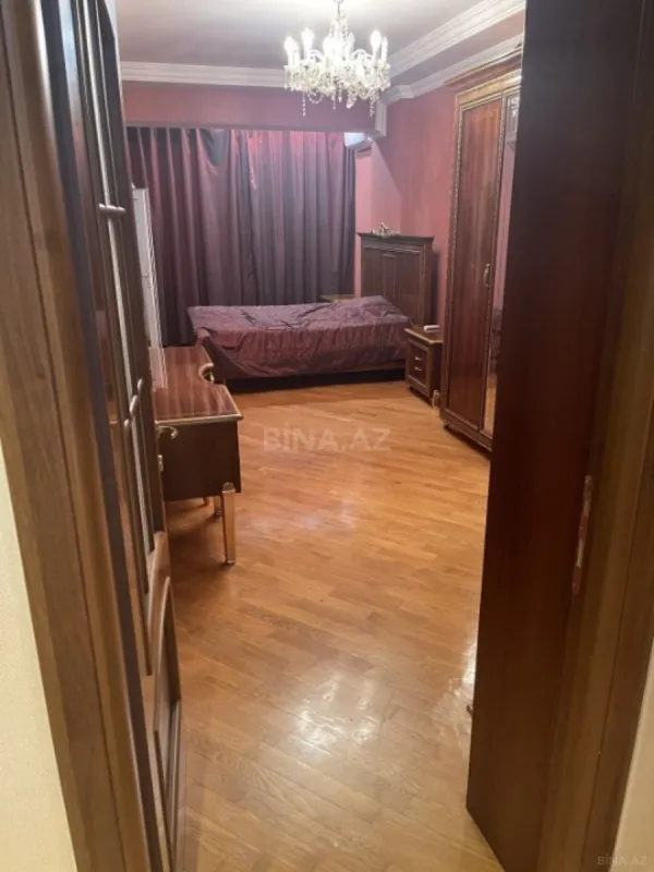 Satılır 3 otaqlı mənzil 165 m²
