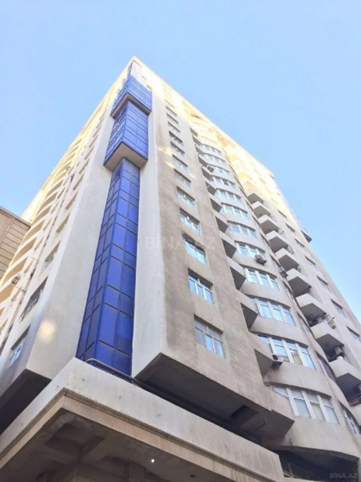 Satılır 3 otaqlı mənzil 165 m²