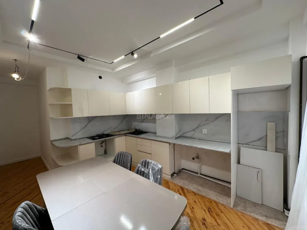 Kirayə verilir 4 otaqlı mənzil 127 m²
