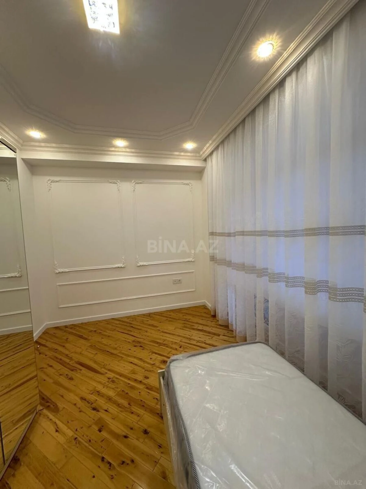 Kirayə verilir 4 otaqlı mənzil 127 m²