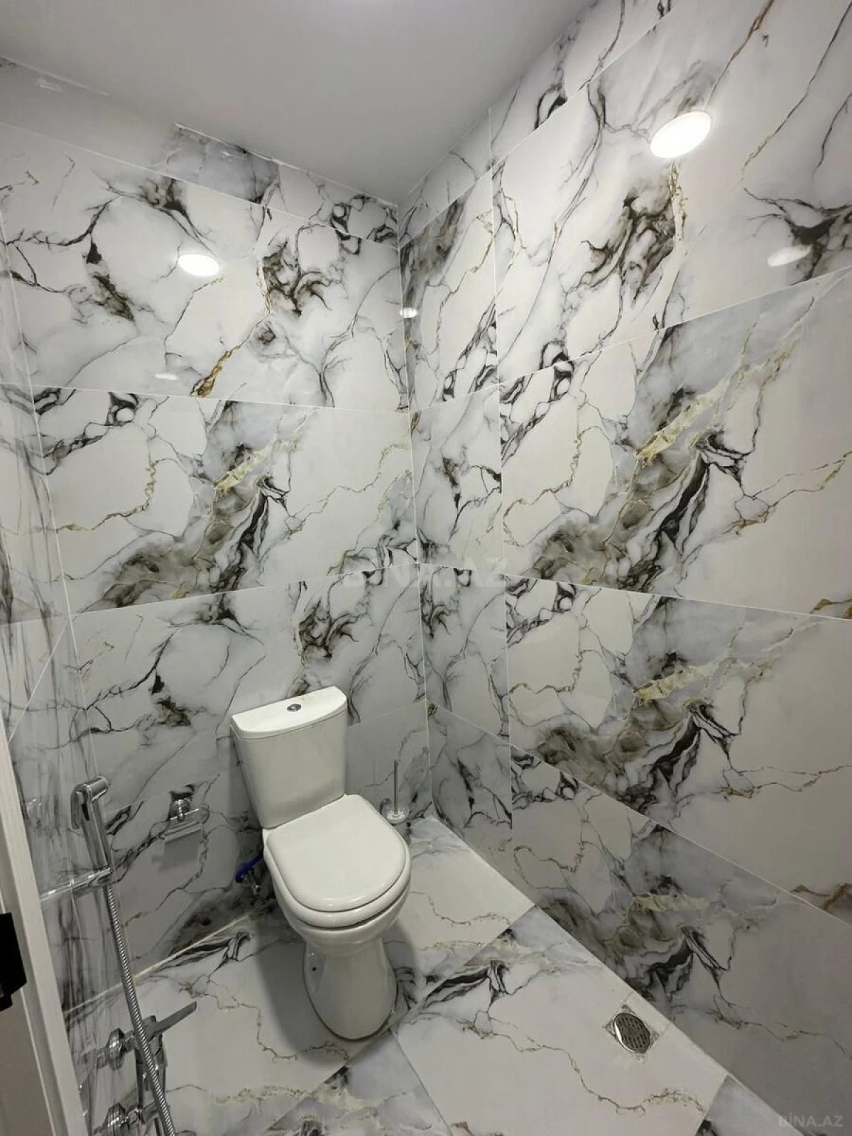 Kirayə verilir 4 otaqlı mənzil 127 m²