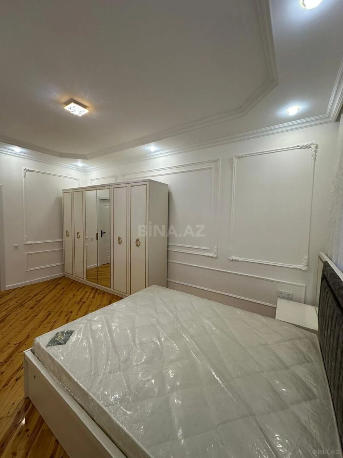 Kirayə verilir 4 otaqlı mənzil 127 m²