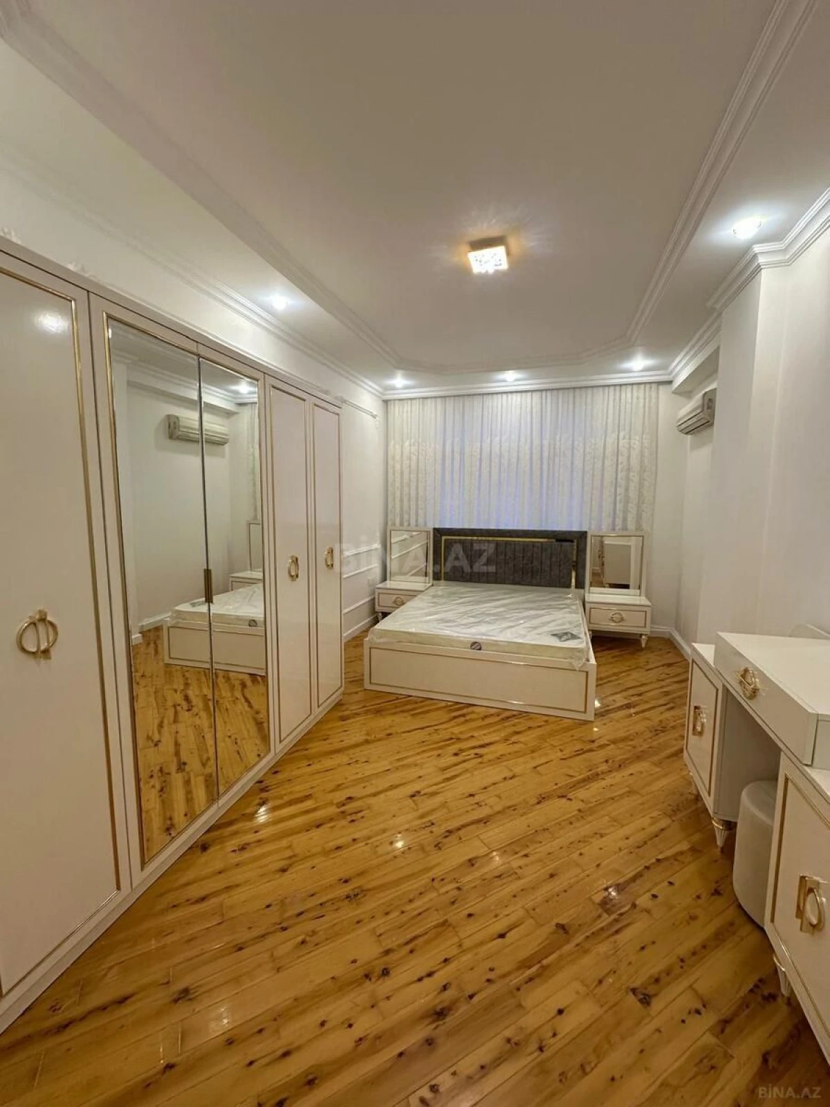 Kirayə verilir 4 otaqlı mənzil 127 m²