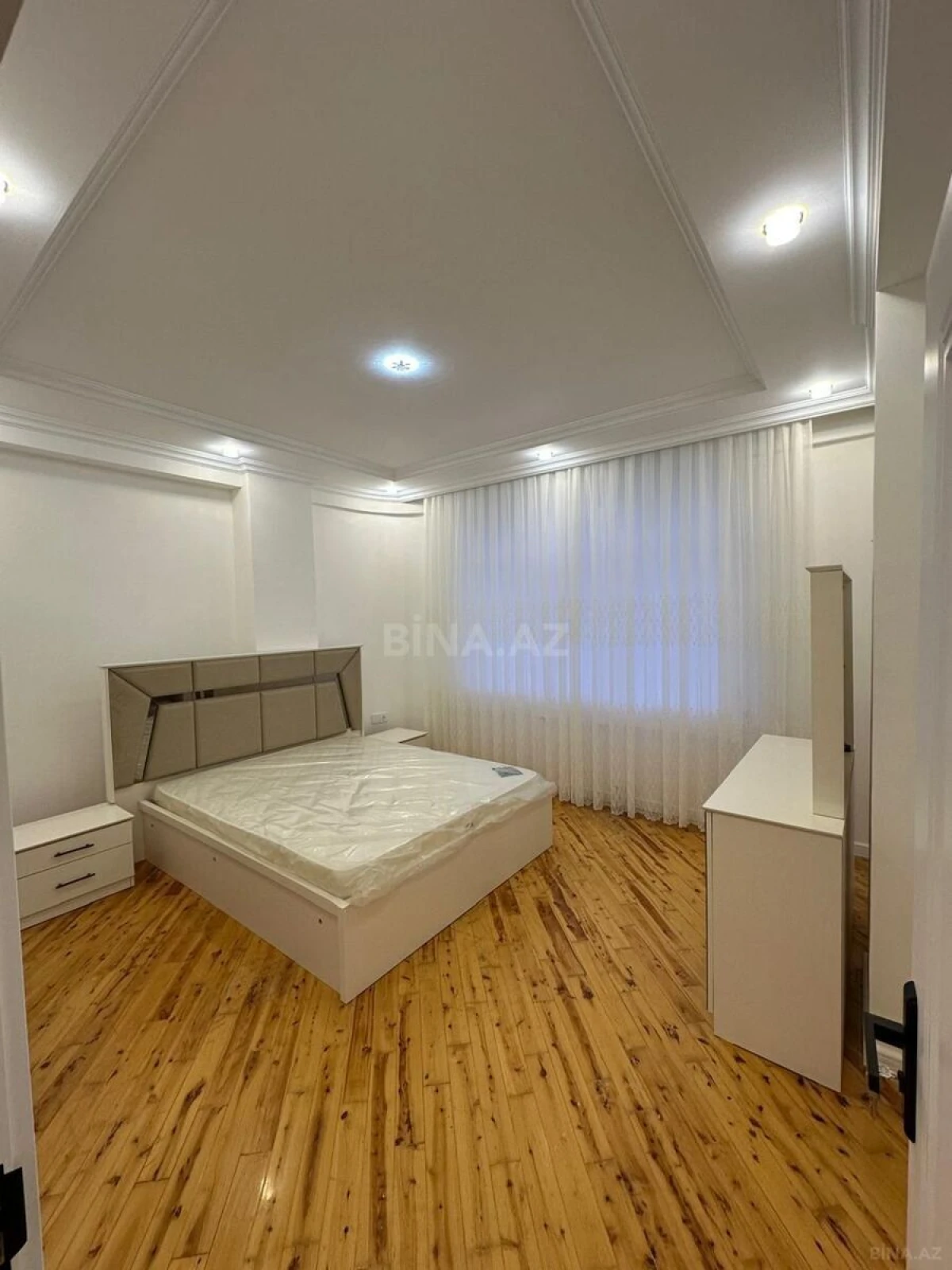 Kirayə verilir 4 otaqlı mənzil 127 m²