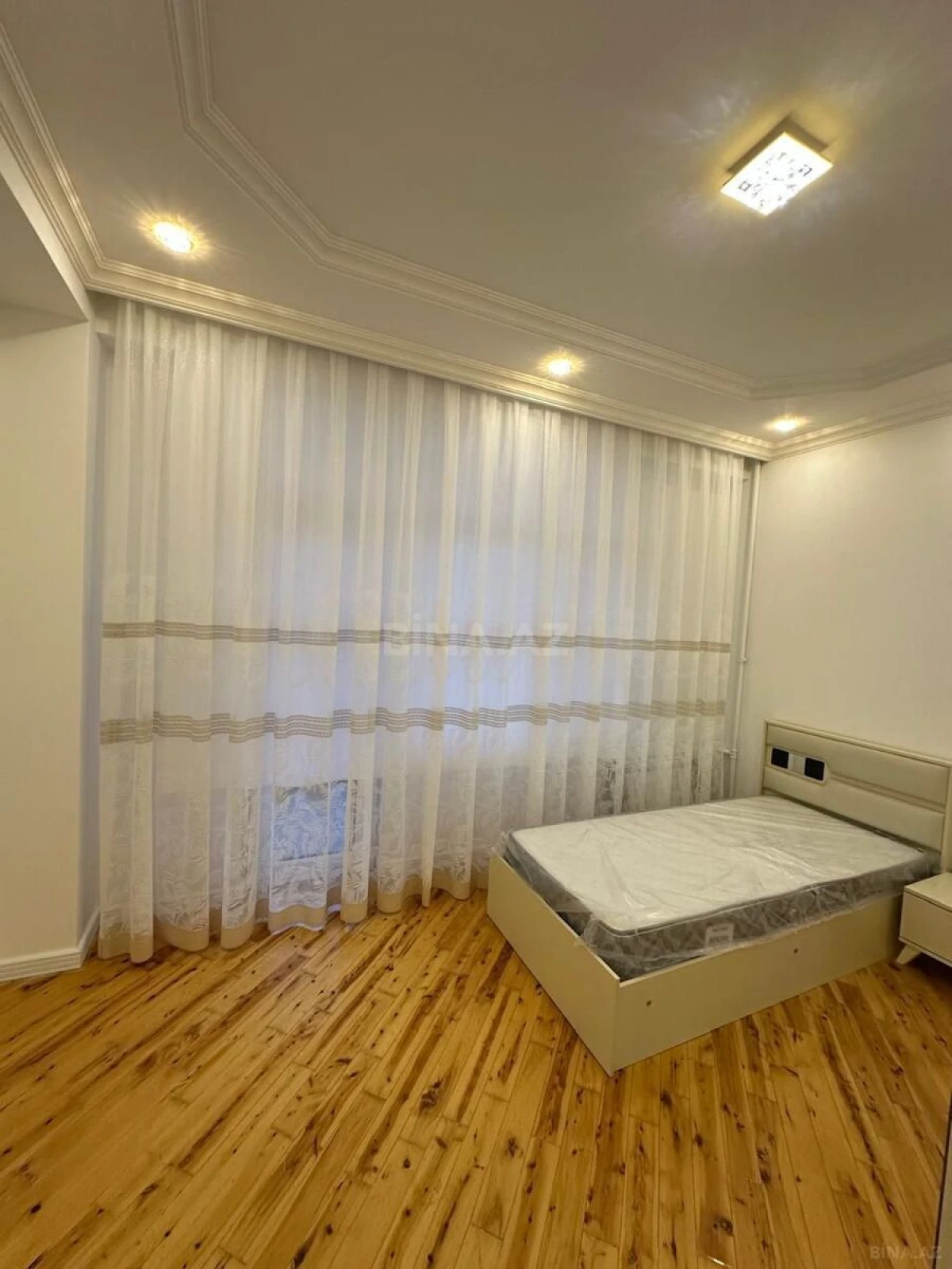 Kirayə verilir 4 otaqlı mənzil 127 m²