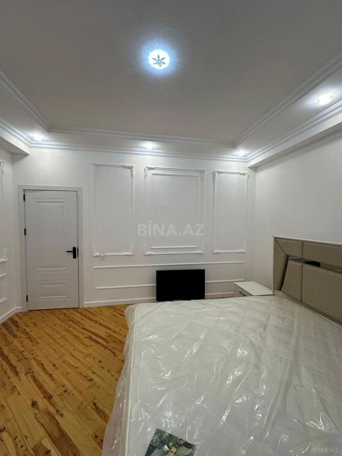 Kirayə verilir 4 otaqlı mənzil 127 m²