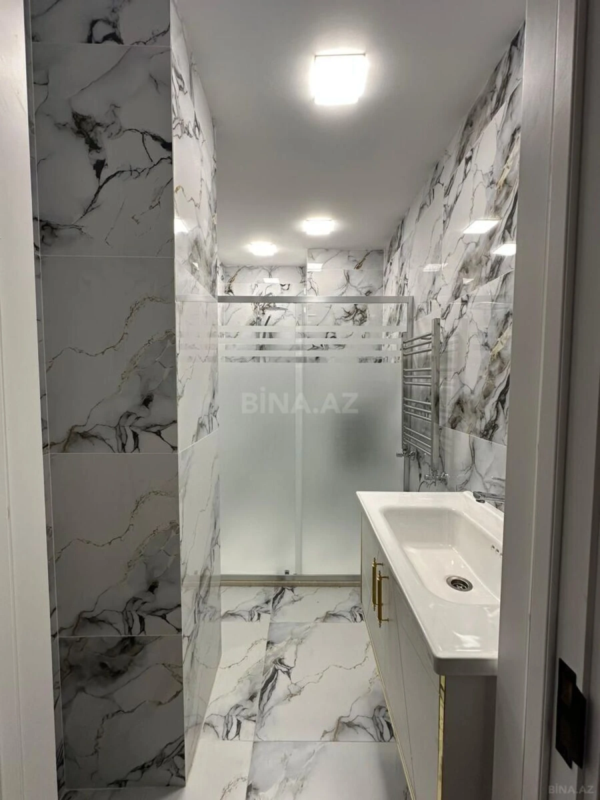 Kirayə verilir 4 otaqlı mənzil 127 m²