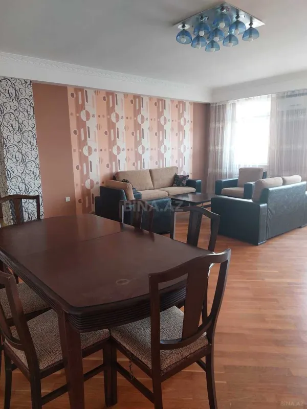Kirayə verilir 3 otaqlı mənzil 121 m²