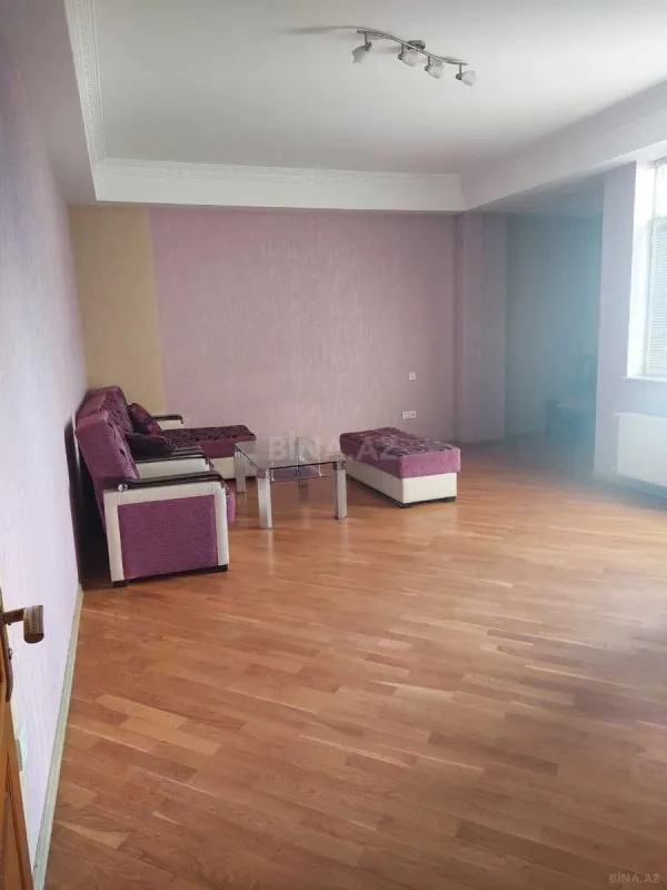 Kirayə verilir 3 otaqlı mənzil 121 m²
