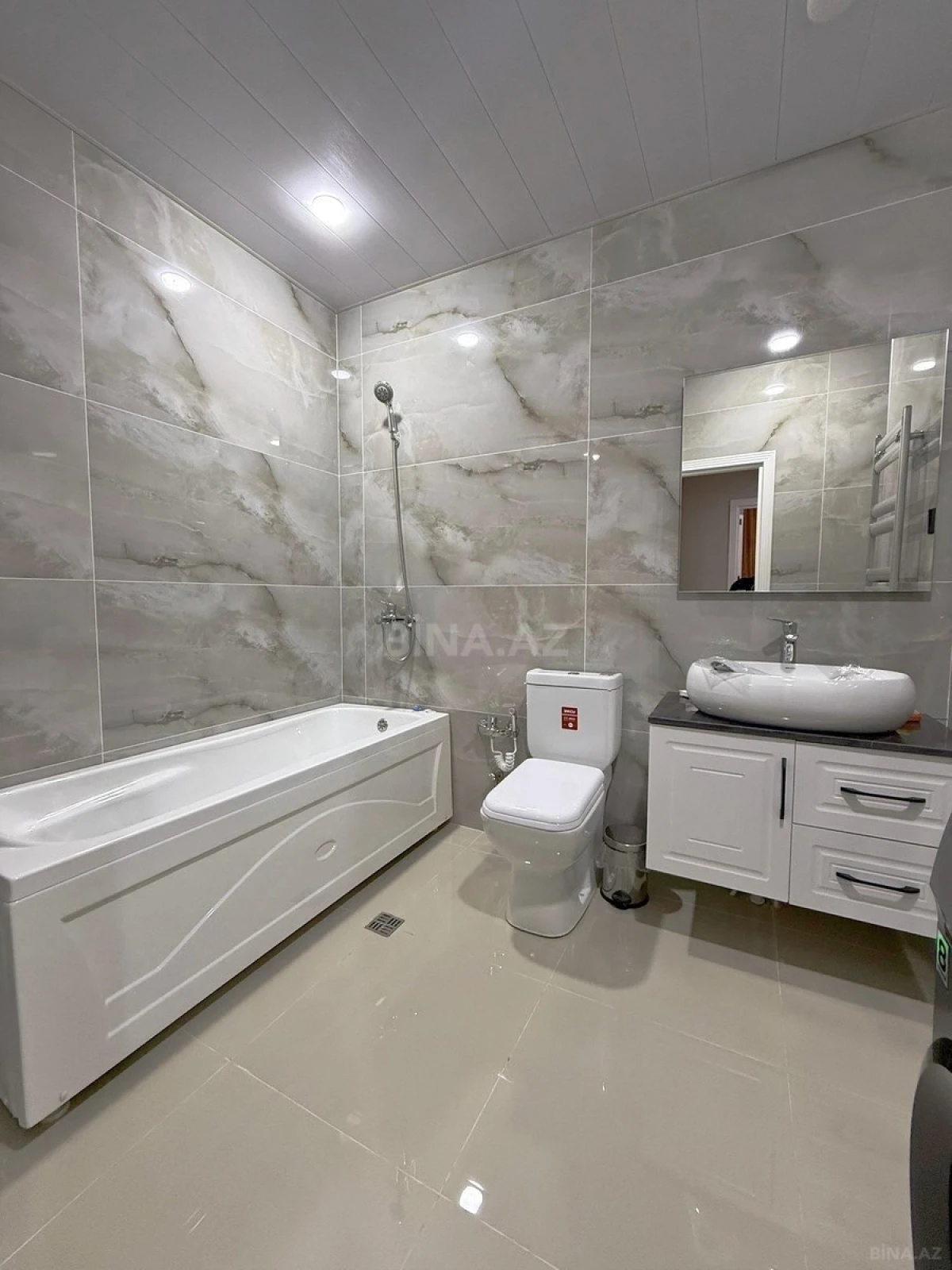 Satılır 3 otaqlı mənzil 92 m²
