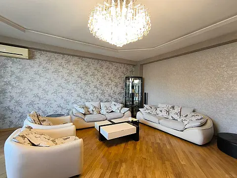 Kirayə verilir 3 otaqlı mənzil 220 m²