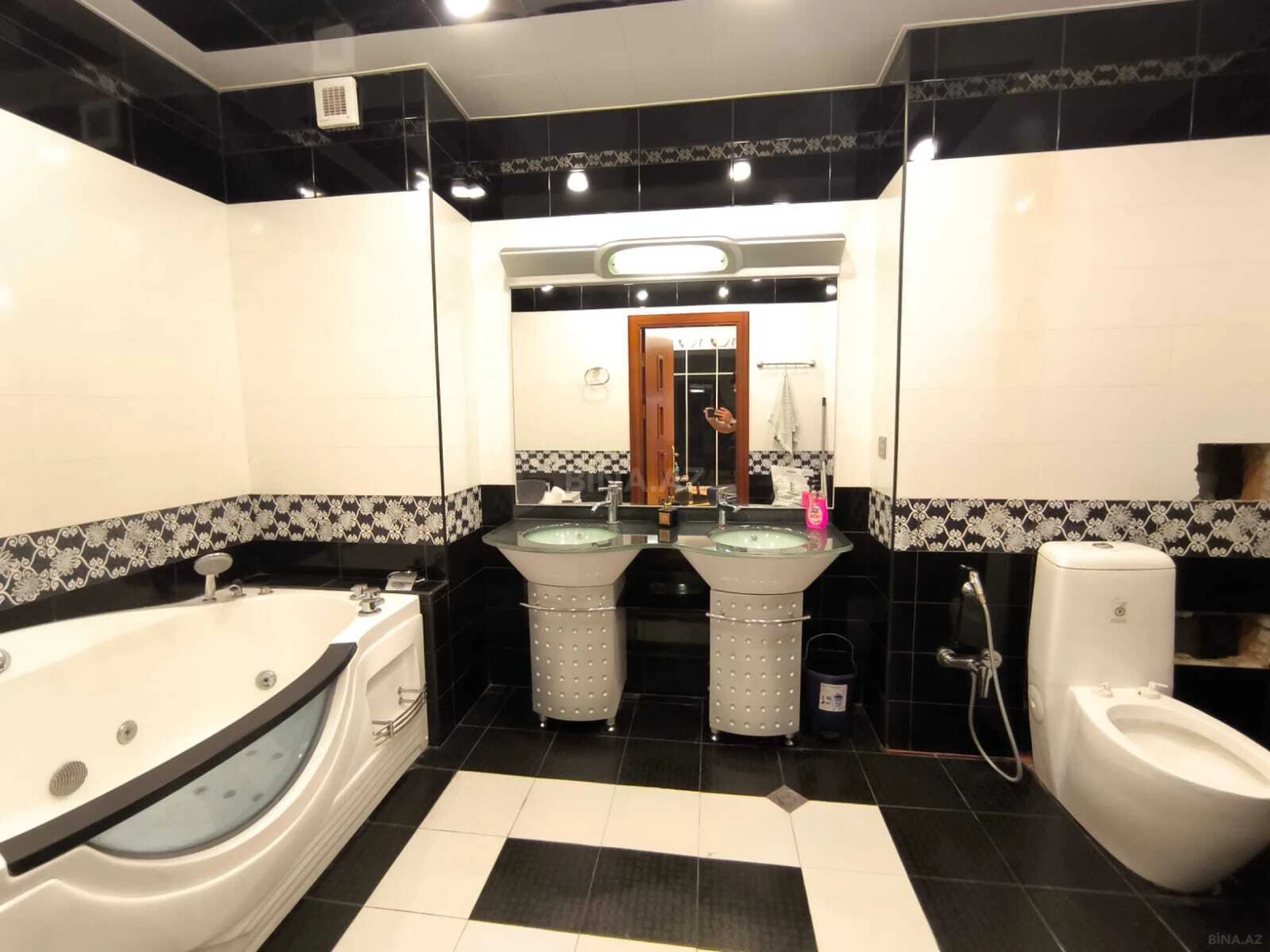 Kirayə verilir 3 otaqlı mənzil 220 m²