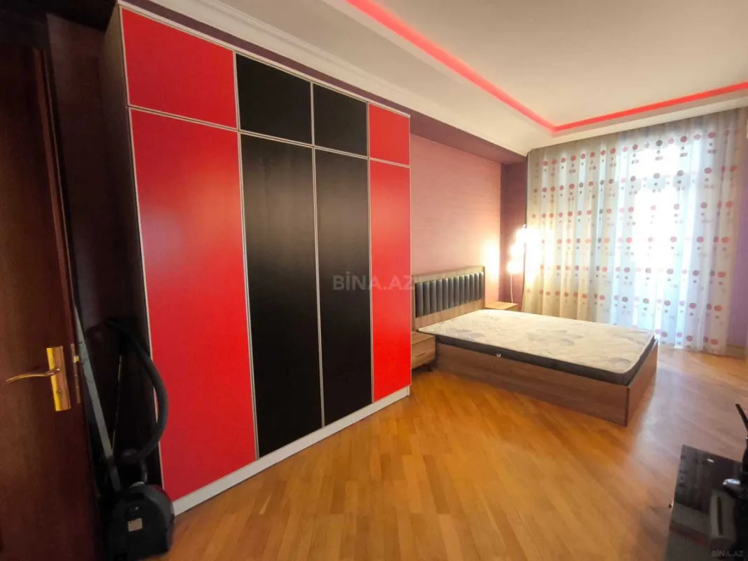 Kirayə verilir 3 otaqlı mənzil 220 m²