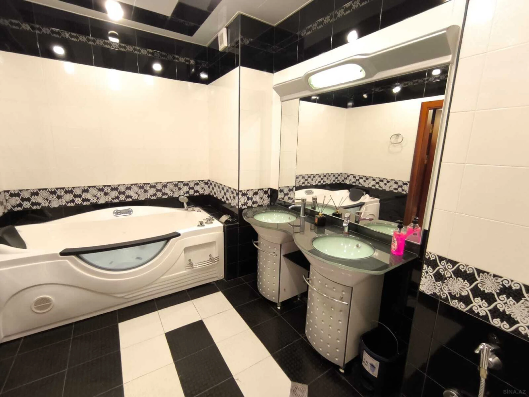 Kirayə verilir 3 otaqlı mənzil 220 m²