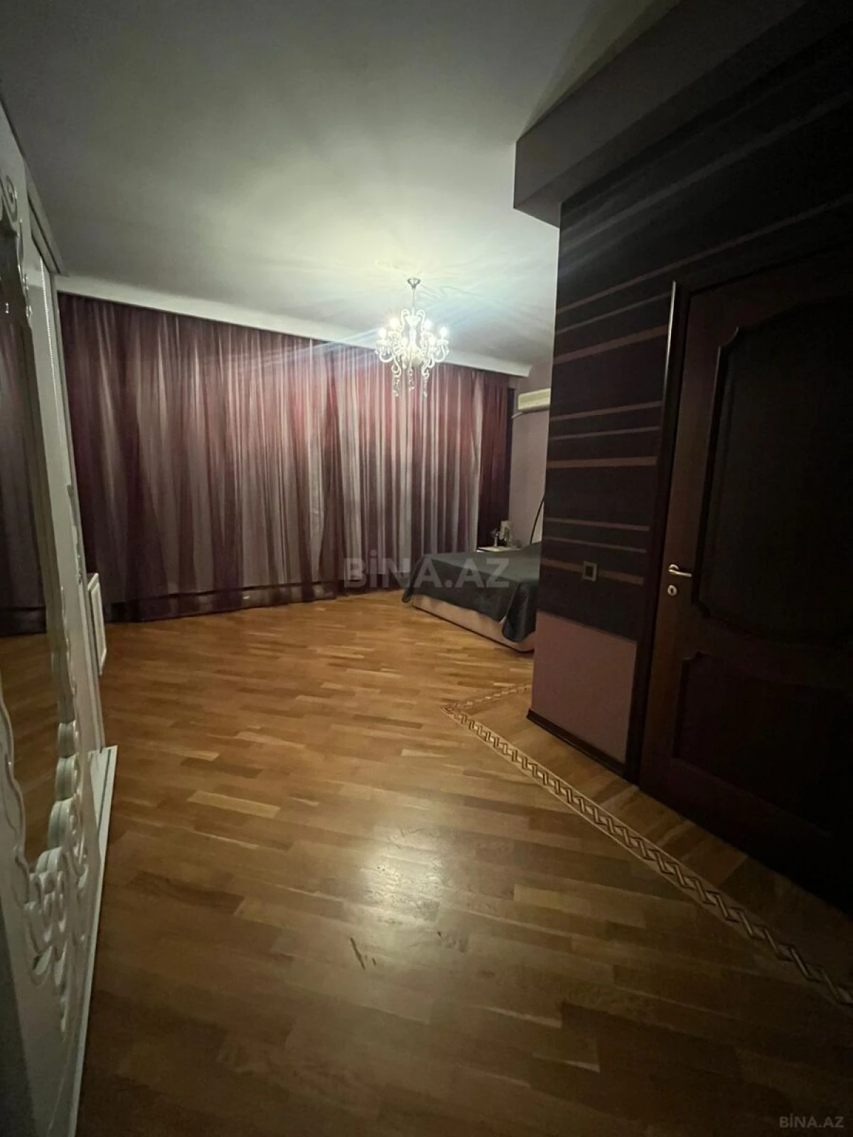 Satılır 4 otaqlı mənzil 170 m²