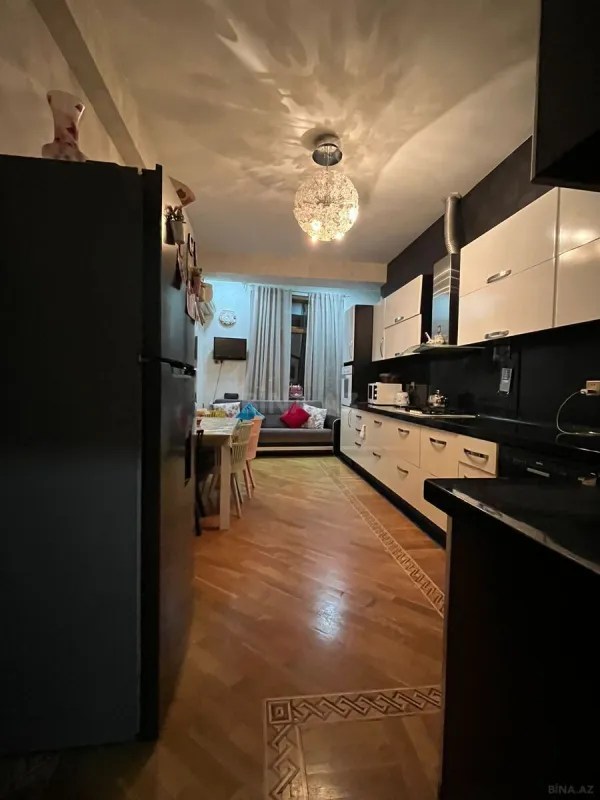 Satılır 4 otaqlı mənzil 170 m²