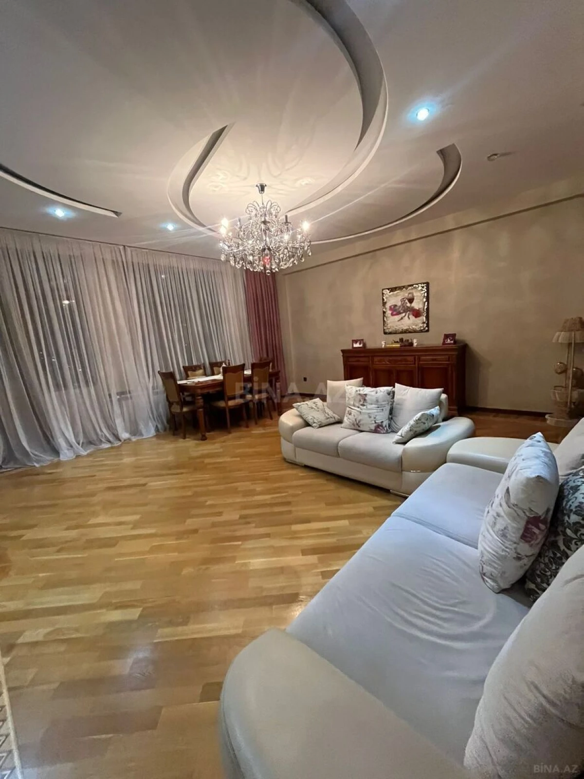 Satılır 4 otaqlı mənzil 170 m²