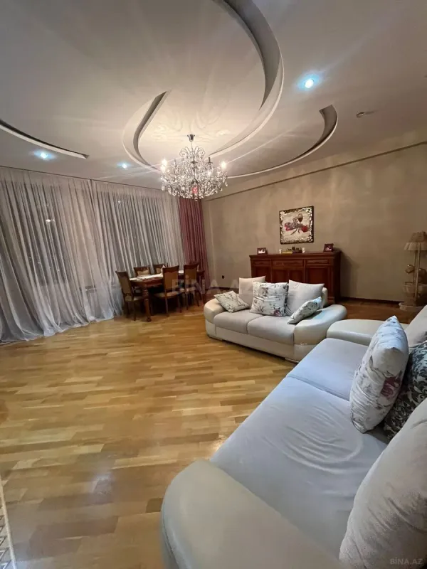 Satılır 4 otaqlı mənzil 170 m²