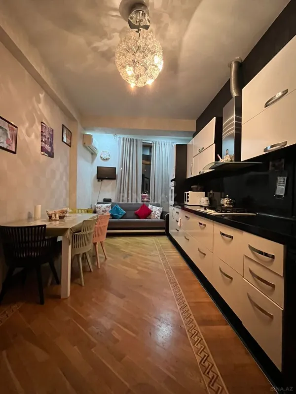 Satılır 4 otaqlı mənzil 170 m²