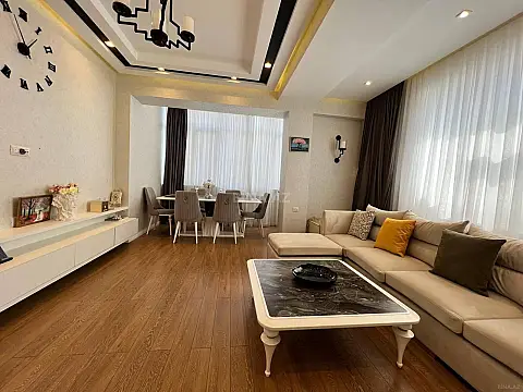 Kirayə verilir 2 otaqlı mənzil 75 m²