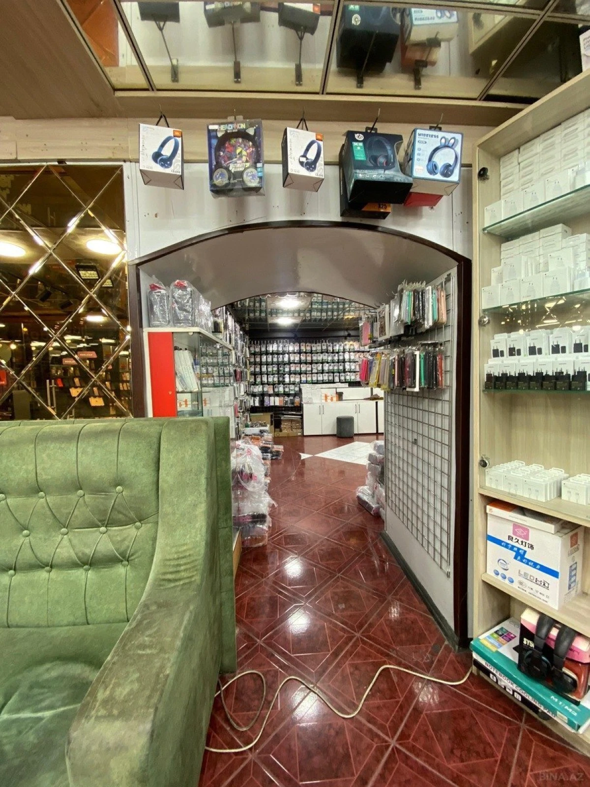 Satılır obyekt 233 m²